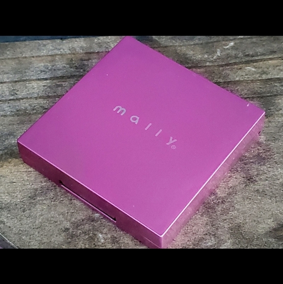 Mally Evercolor Poreless Face Defender with sponge and brush - Picture 3 of 4